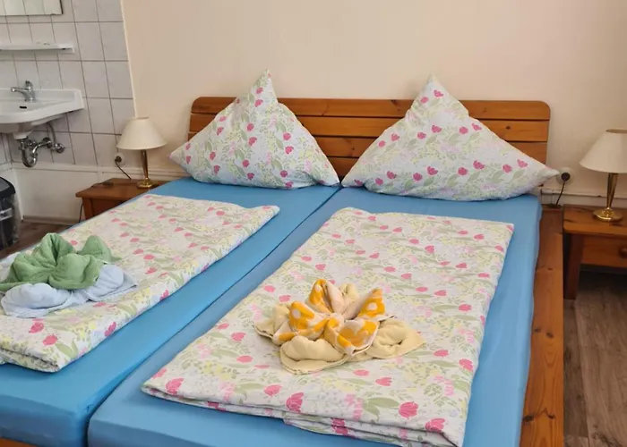 לינה וארוחת בוקר Zum Feti Und Restaurant