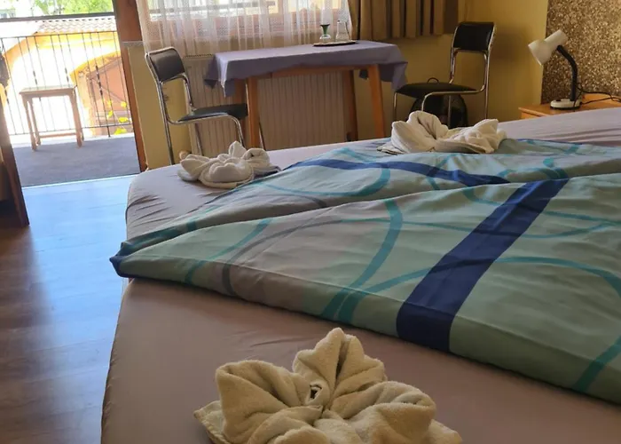 Zum Feti Und Restaurant לינה וארוחת בוקר 3*